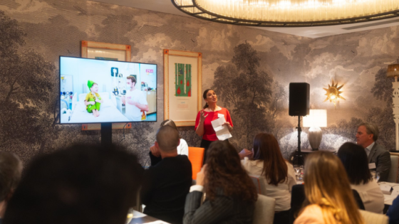 Lucy Jackson Spread a Smile speaking at industry dinner