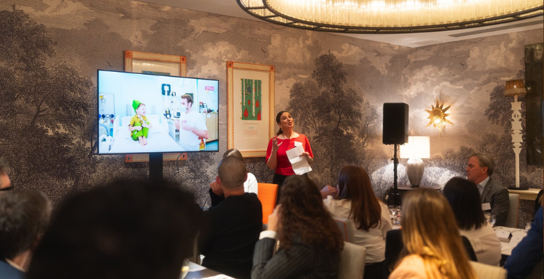 Lucy Jackson Spread a Smile speaking at industry dinner